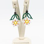 Beyaz Çiçek Kum Boncuk Küpe